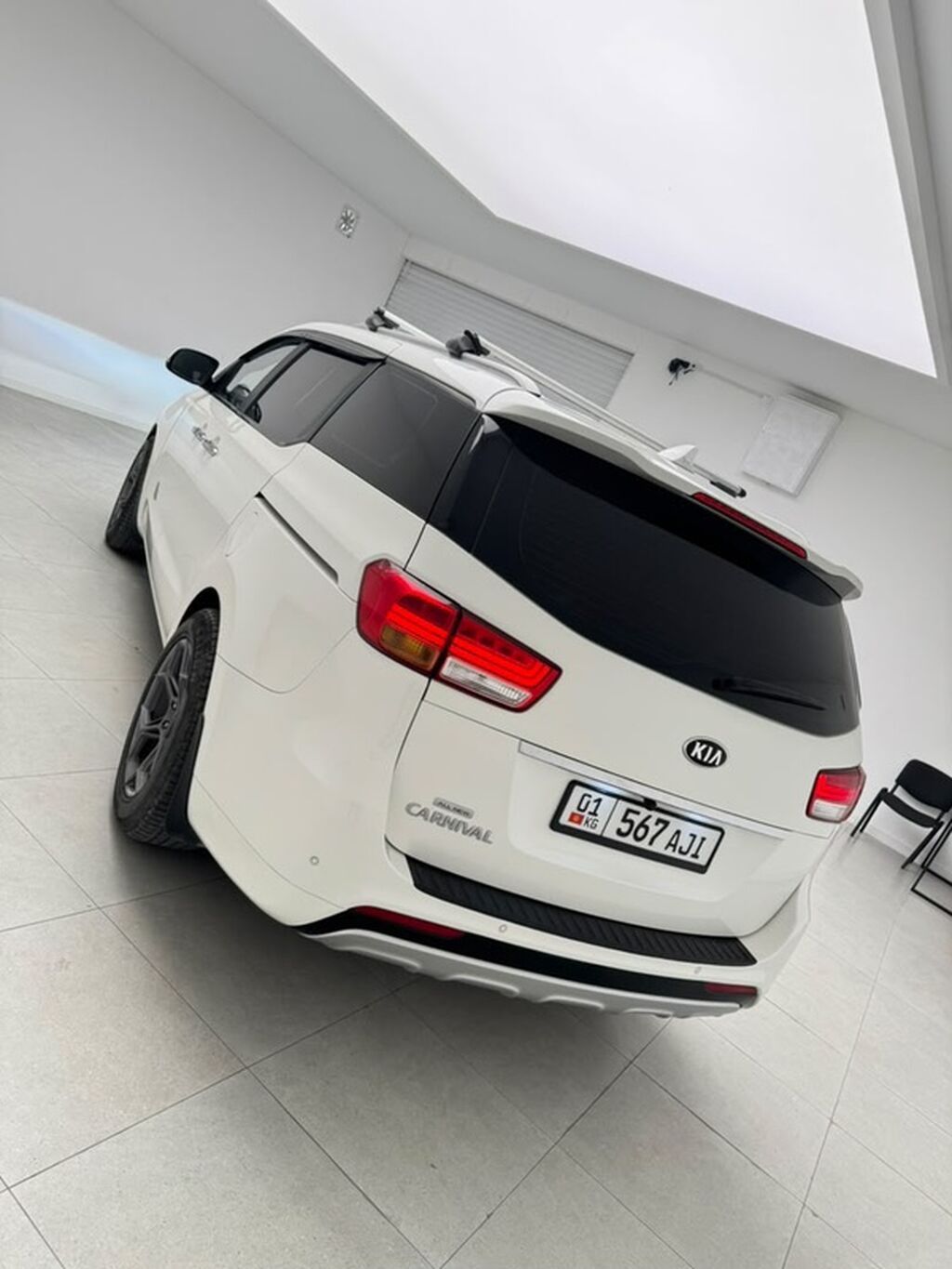 Kia Carnival: 2015 г., 2.2 л, Автомат, Дизель, Минивэн — фото 5