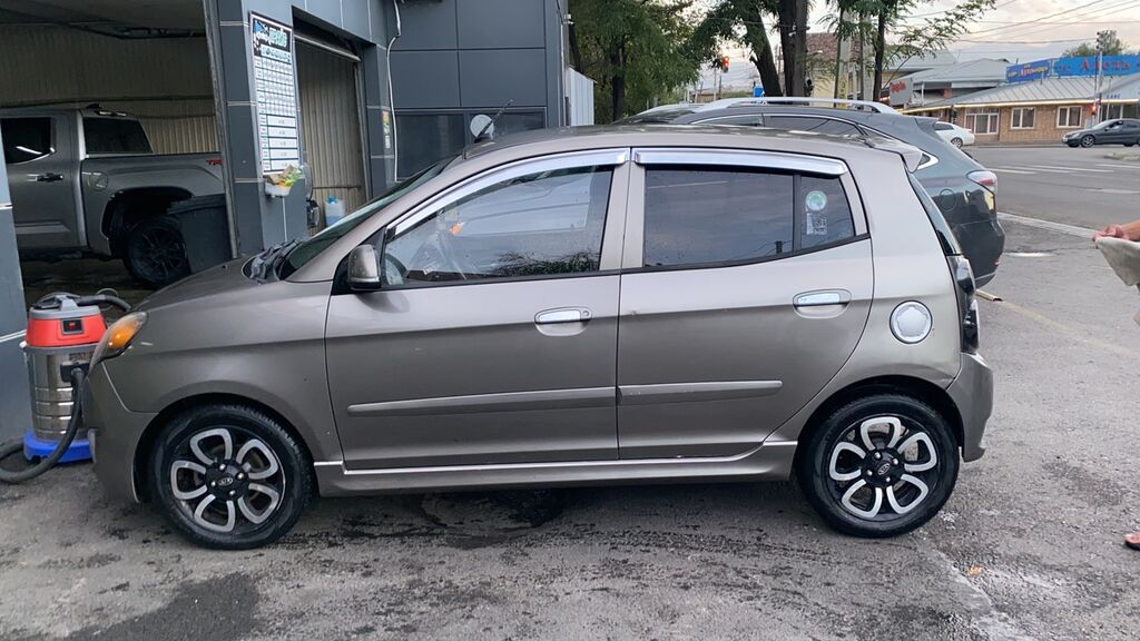 Продам Kia Morning 2010, автомат, 1.0 л: фото 4
