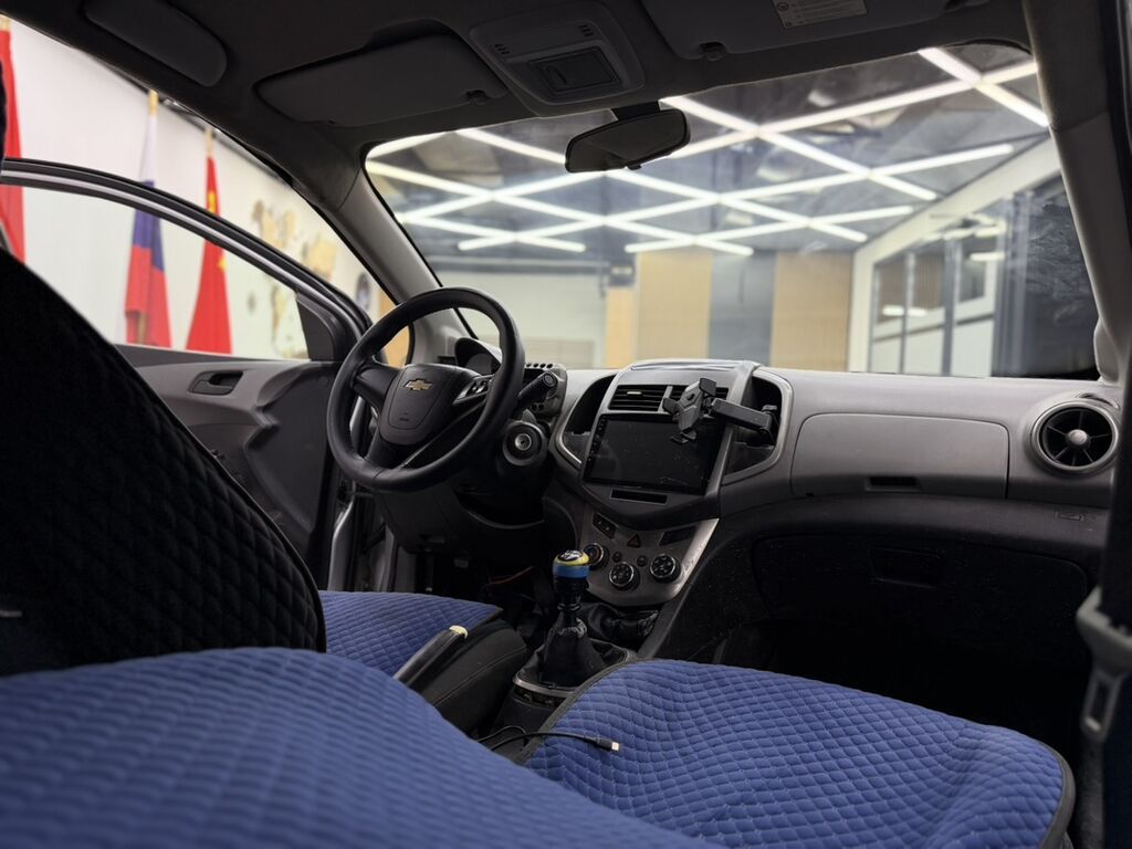 Chevrolet Aveo: 2012 г., 1.6 л, Механика, Бензин, Седан: фото 8