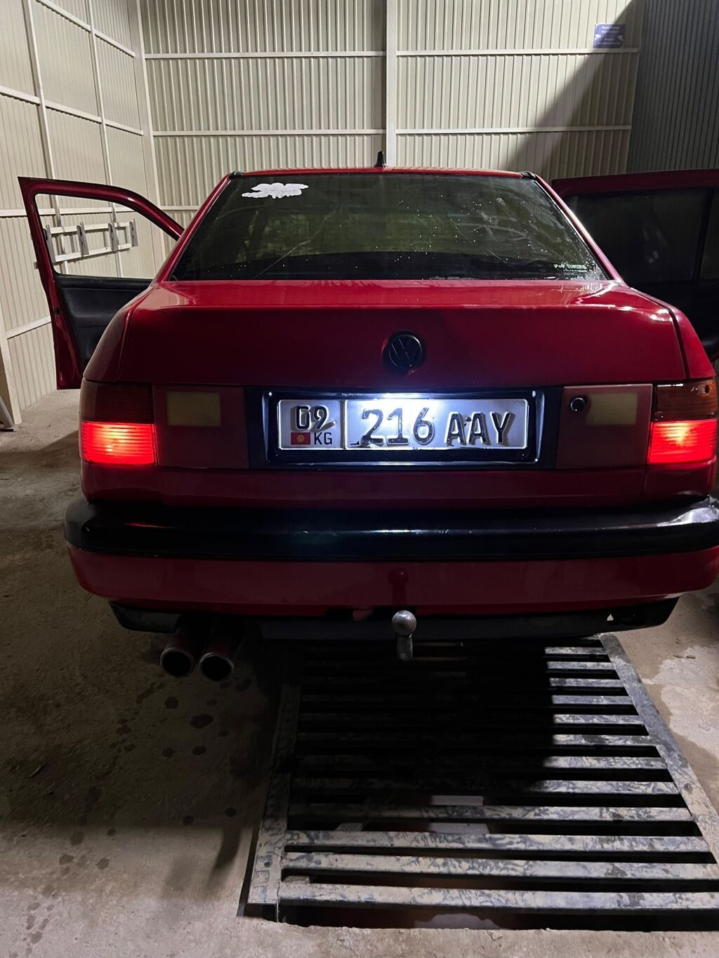 Volkswagen Vento: 1993 г., 1.8 л, Механика, Бензин, Седан: фото 2