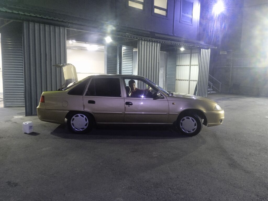 Daewoo Nexia: 2009 г., 1.5 л, Механика, Бензин, Седан: фото 2