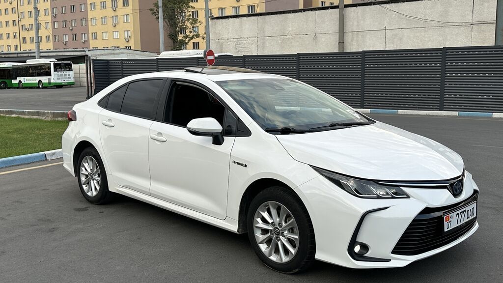 Toyota Corolla: 2021 г., 1.8 л, Вариатор, Гибрид, Седан: фото 4