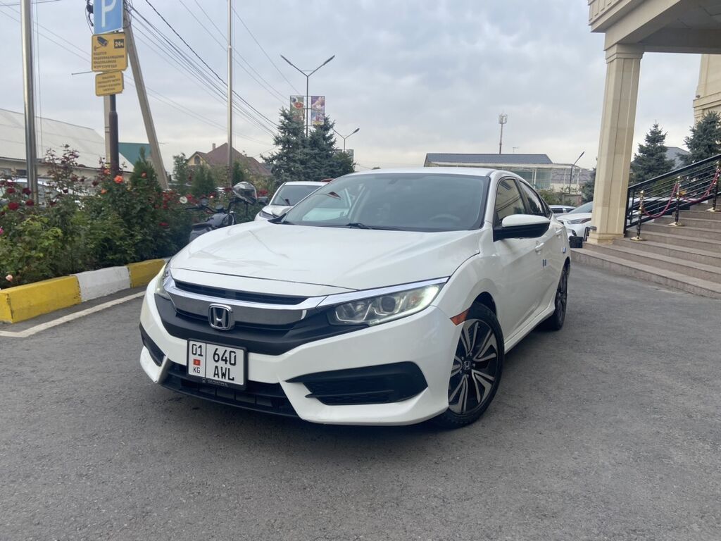 Honda Civic: 2018 г., 2 л, Автомат, Бензин, Седан: фото 1