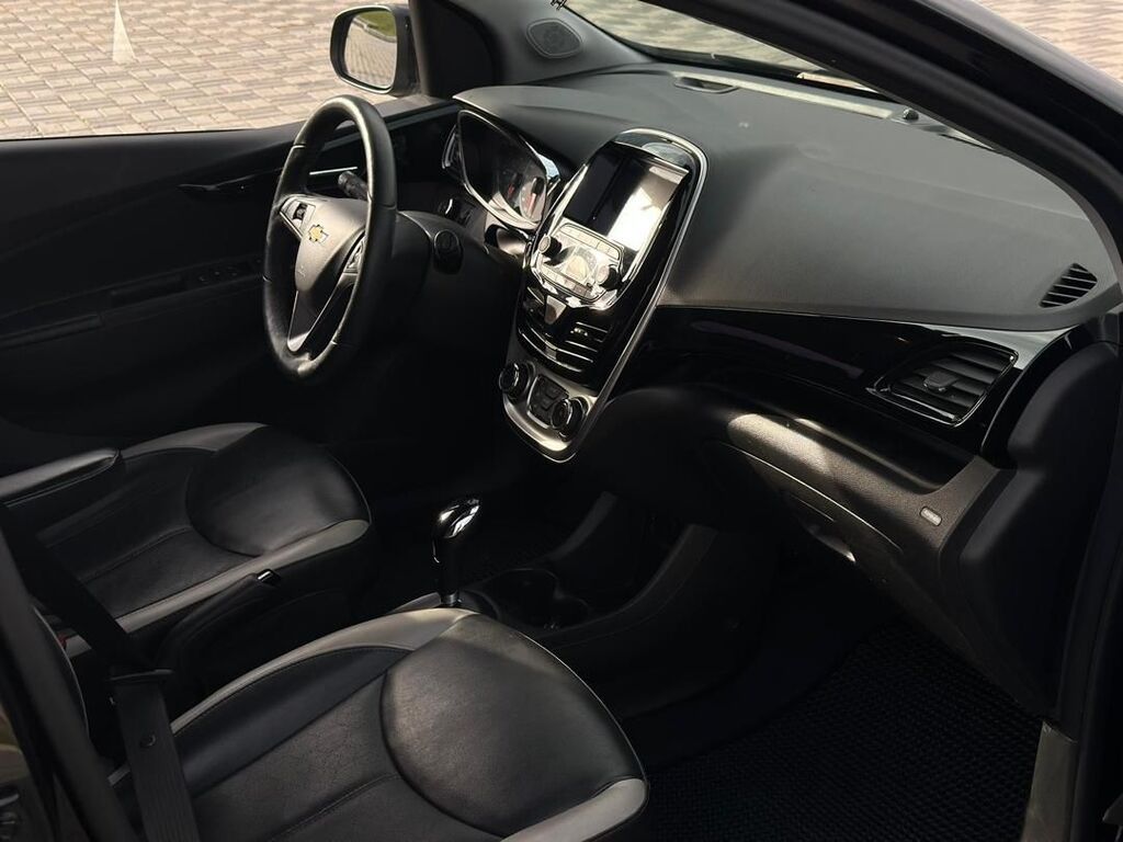 Chevrolet Spark: 2016 г., 1 л, Вариатор, Бензин, Хэтчбэк — фото 6