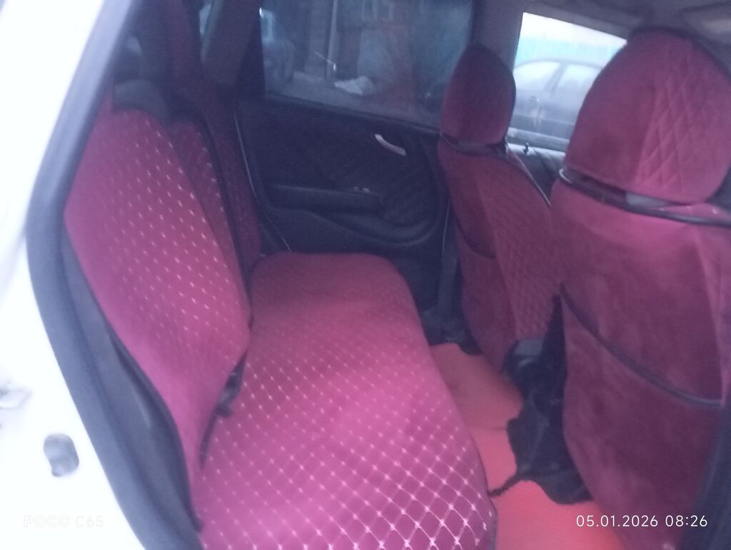 Honda Fit: 2002 г., 1.3 л, Вариатор, Бензин, Седан: фото 4