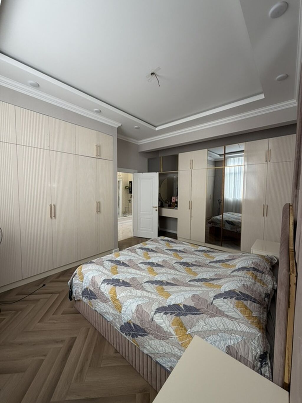 3 otaqlı, 135 kv. m, Yeni təmirli