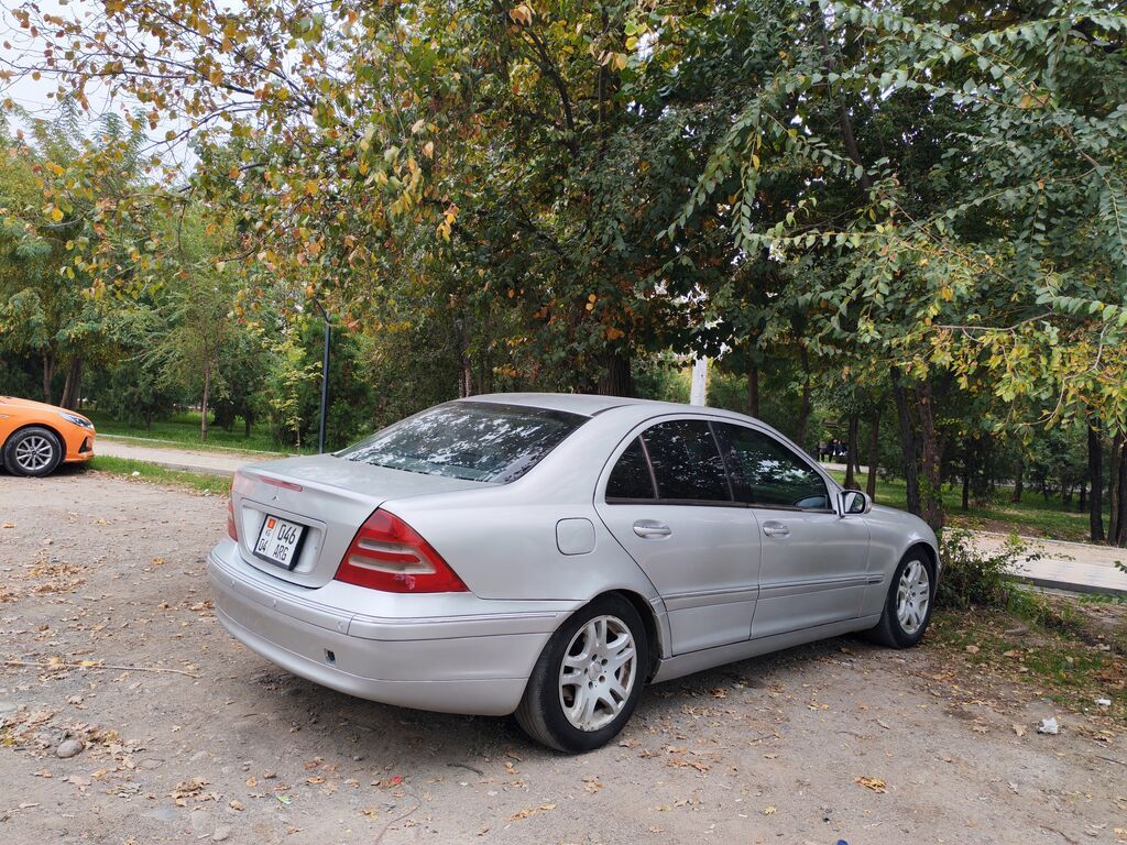 Mercedes-Benz C-Class: 2001 г., 2 л, Автомат, Бензин, Седан: фото 2