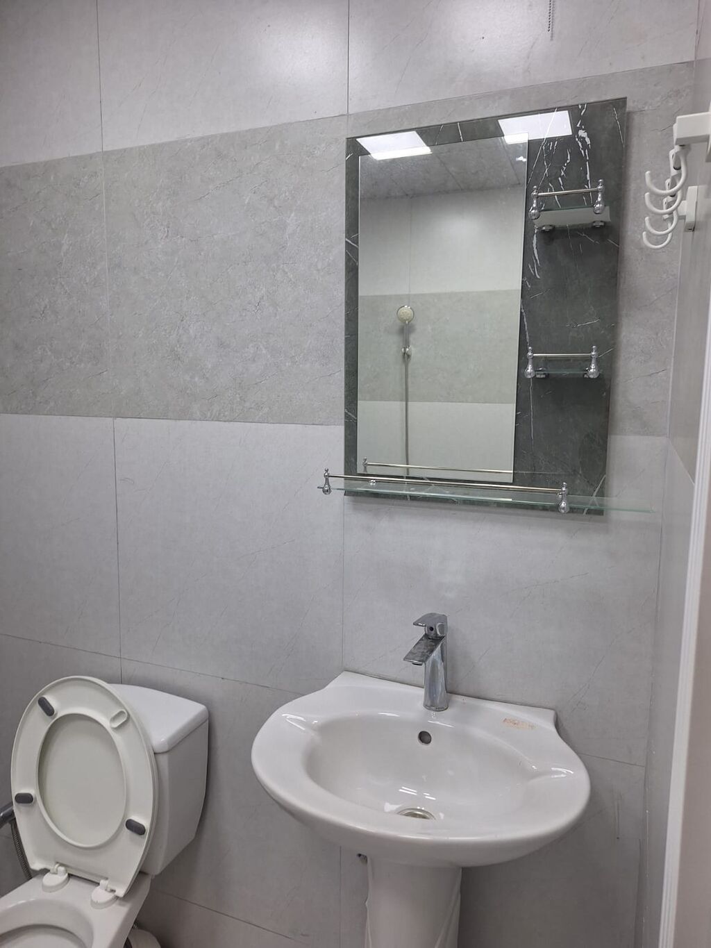 Saray Jasminde 9/8 mərt, 2 otağlı əşyalı studya menzil aylığı