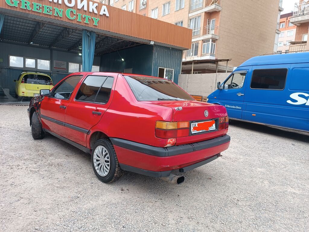 Volkswagen Vento: 1993 г., 1.8 л, Механика, Бензин, Седан: фото 5
