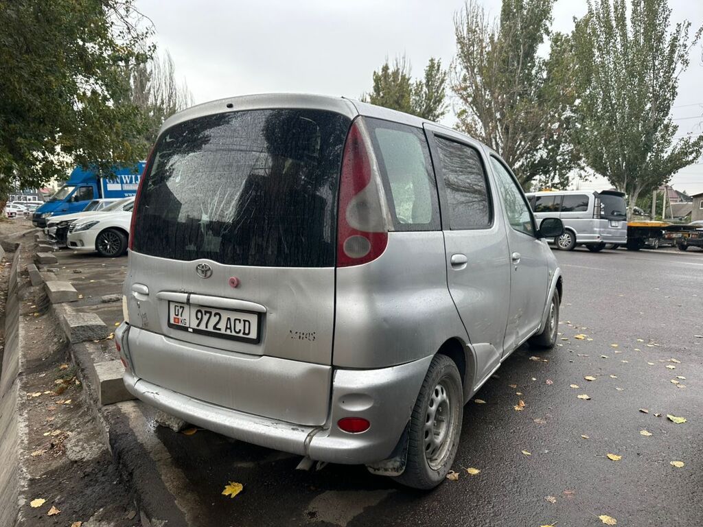 Toyota Yaris Verso: 2001 г., 1.3 л, Механика, Бензин, Минивэн: фото 4