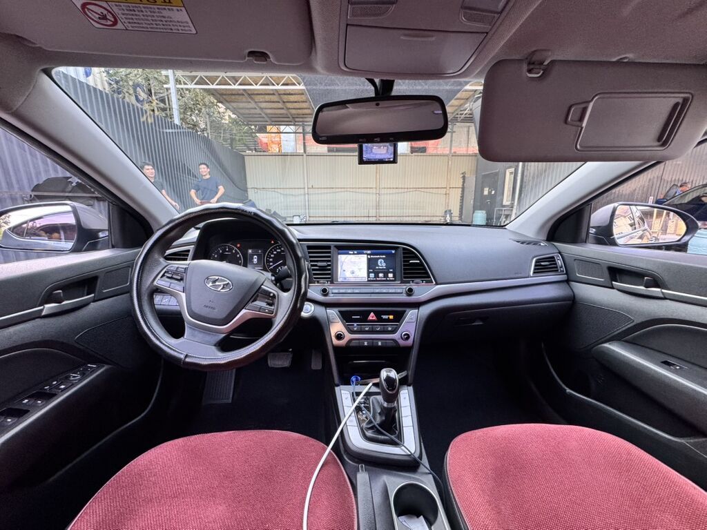 Hyundai Elantra: 2018 г., 1.6 л, Автомат, Бензин, Седан: фото 8