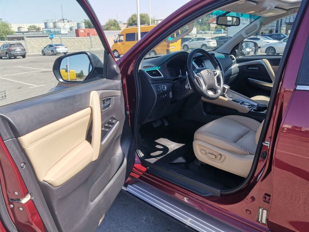 Mitsubishi Montero Sport: 2022 г., 3 л, Автомат, Бензин, Внедорожник: фото 7