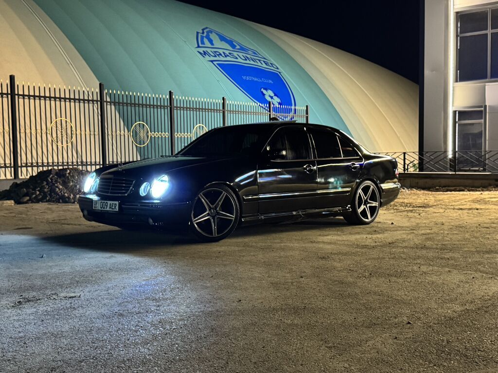 Mercedes-Benz E-Class: 2001 г., 4.3 л, Автомат, Бензин, Седан: фото 1
