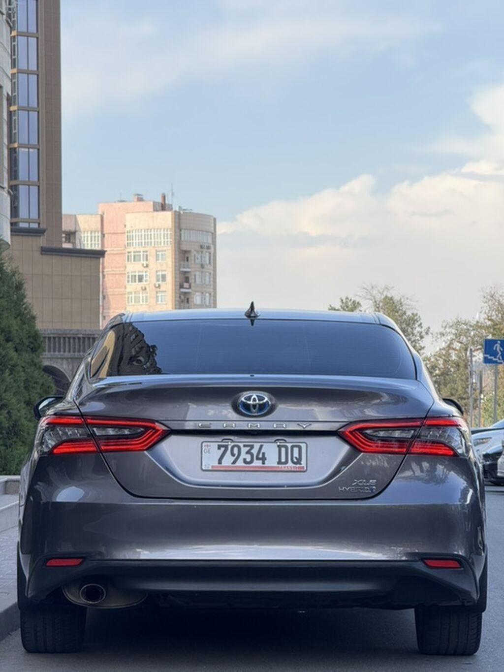 Toyota Camry: 2021 г., Гибрид, Седан: фото 4