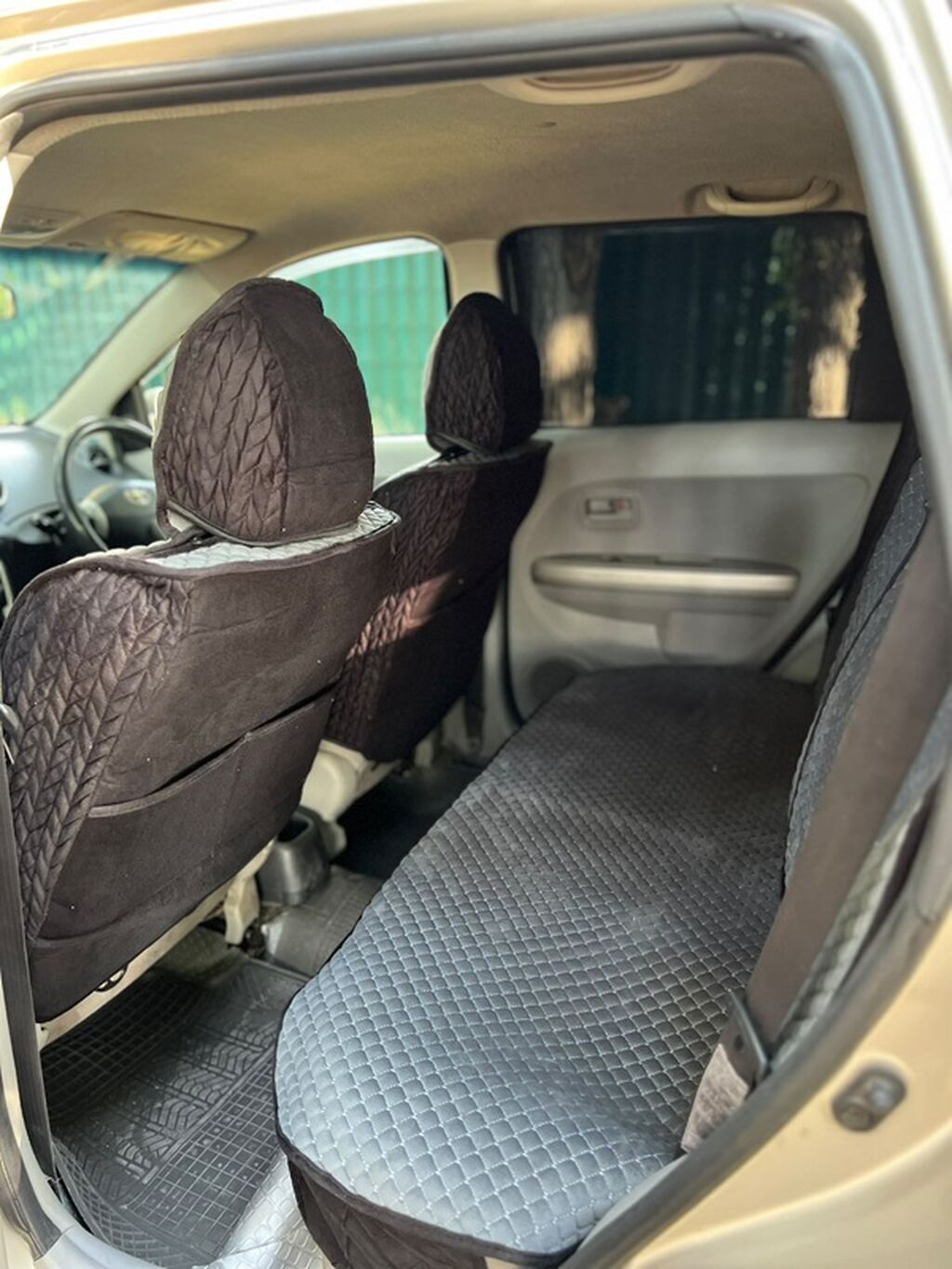Toyota Ist: 2003 г., 1.3 л, Автомат, Бензин, Хэтчбэк: фото 3