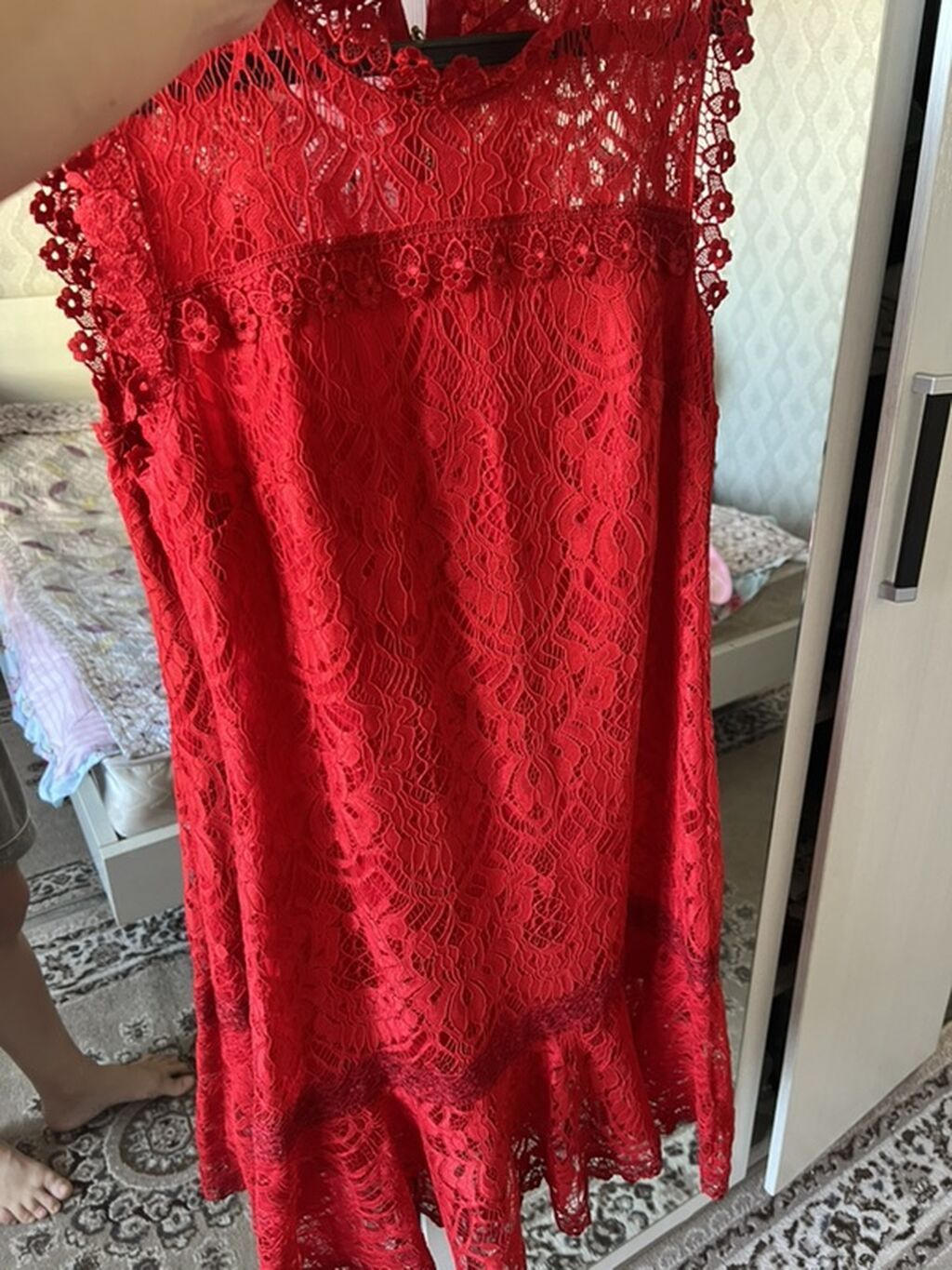 Красное кружевное платье. Надевала один раз. Новое. Размер 46 подойдет: фото 2