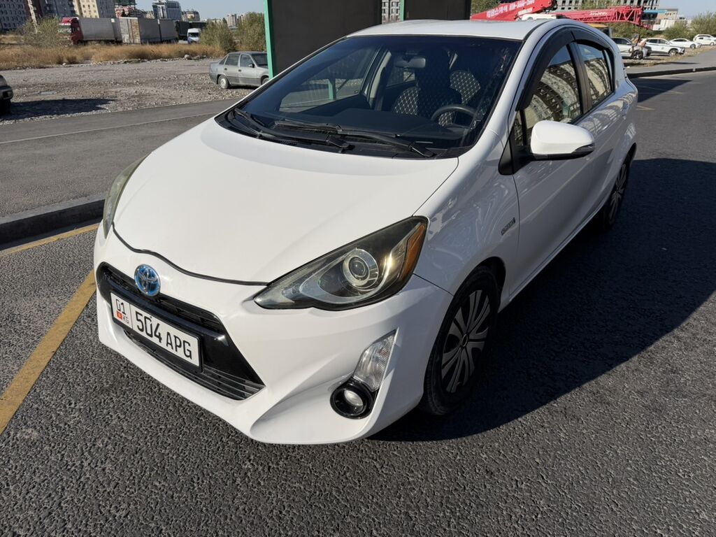 Toyota Prius C: 2016 г., 1.5 л, Вариатор, Гибрид, Хэтчбэк: фото 2