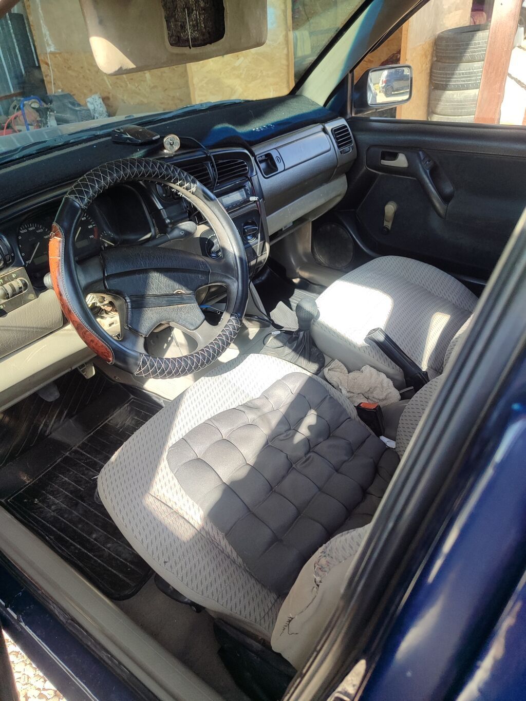 Volkswagen Vento: 1992 г., Седан: фото 8