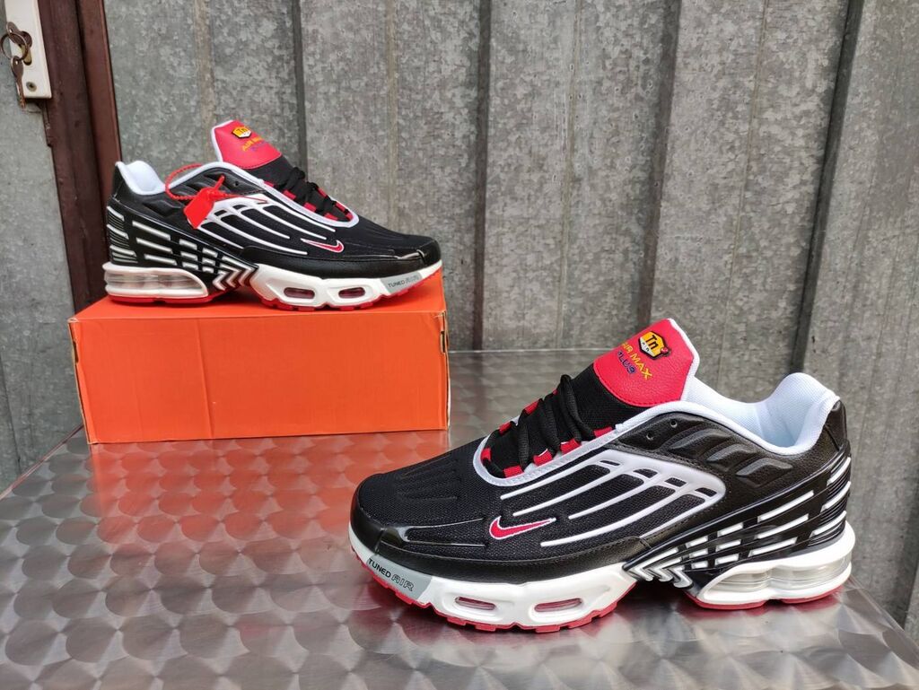 black red nike air max