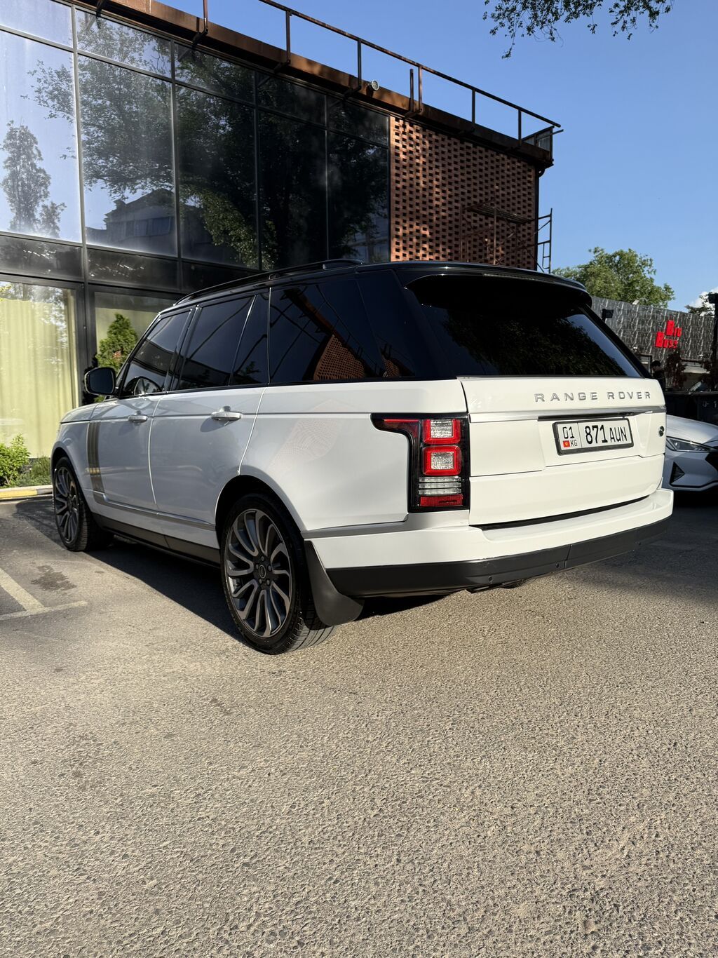 Land Rover Range Rover: 2014 г., 5 л, Автомат, Бензин, Внедорожник: фото 2