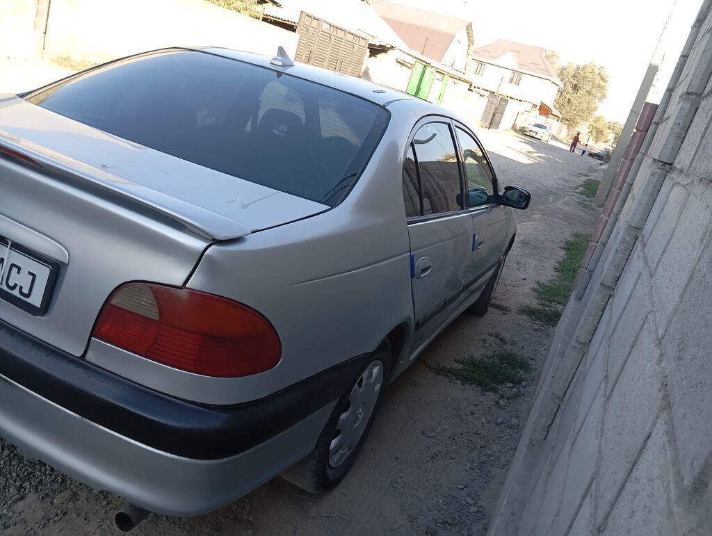 Toyota Avensis: 1999 г., 1.8 л, Механика, Бензин, Седан: фото 3