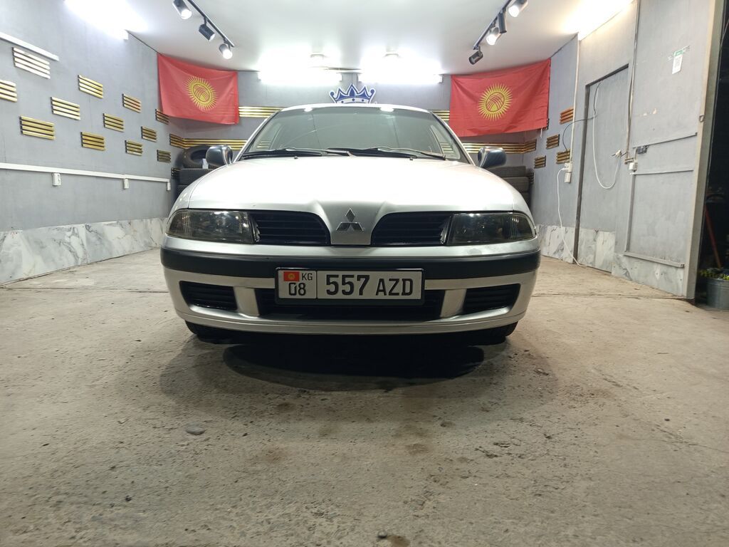 Mitsubishi Carisma: 2002 г., 1.6 л, Механика, Бензин, Седан: фото 2