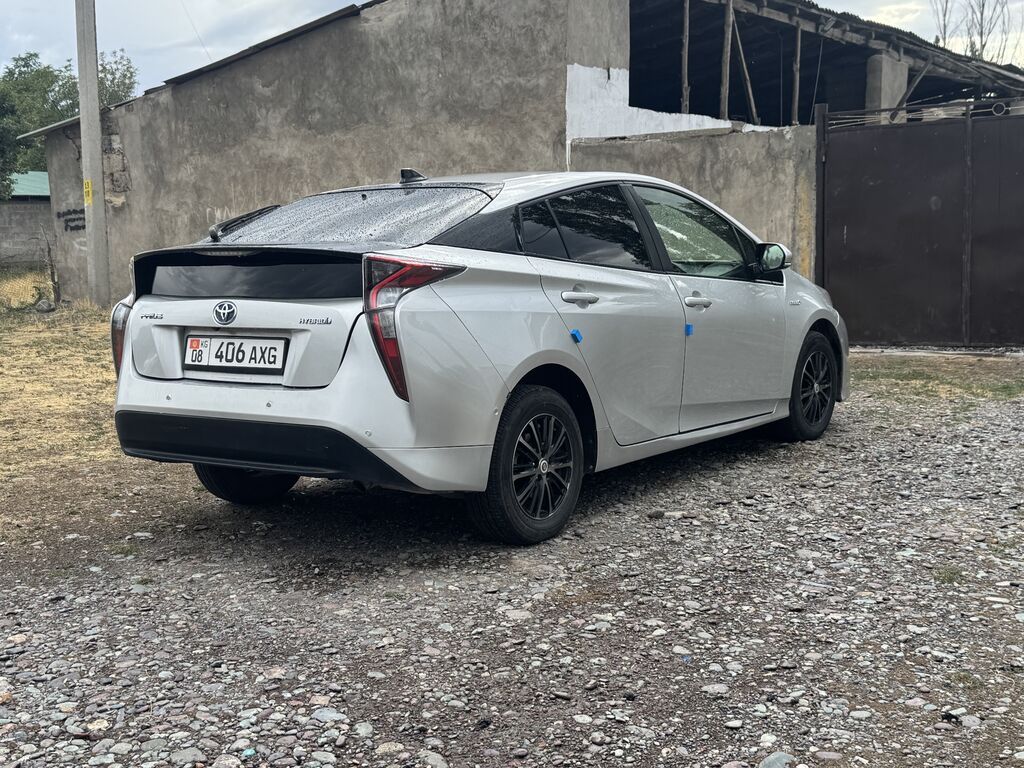 Toyota Prius: 2018 г., 1.8 л, Вариатор, Гибрид, Хэтчбэк: фото 2