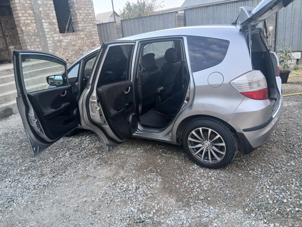 Honda Fit: 2010 г., 1.4 л, Автомат, Бензин, Хэтчбэк: фото 7