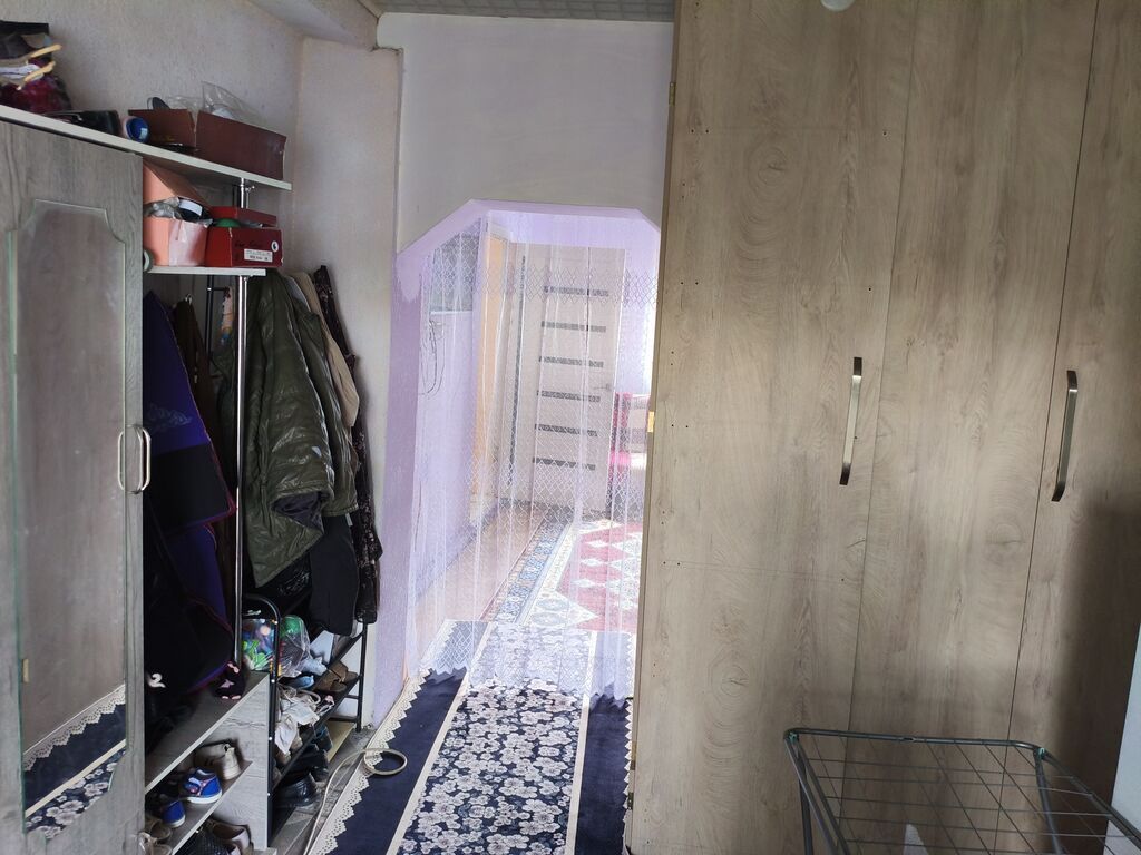Предлагается к продаже дом с участком. В доме несколько комнат: фото 3