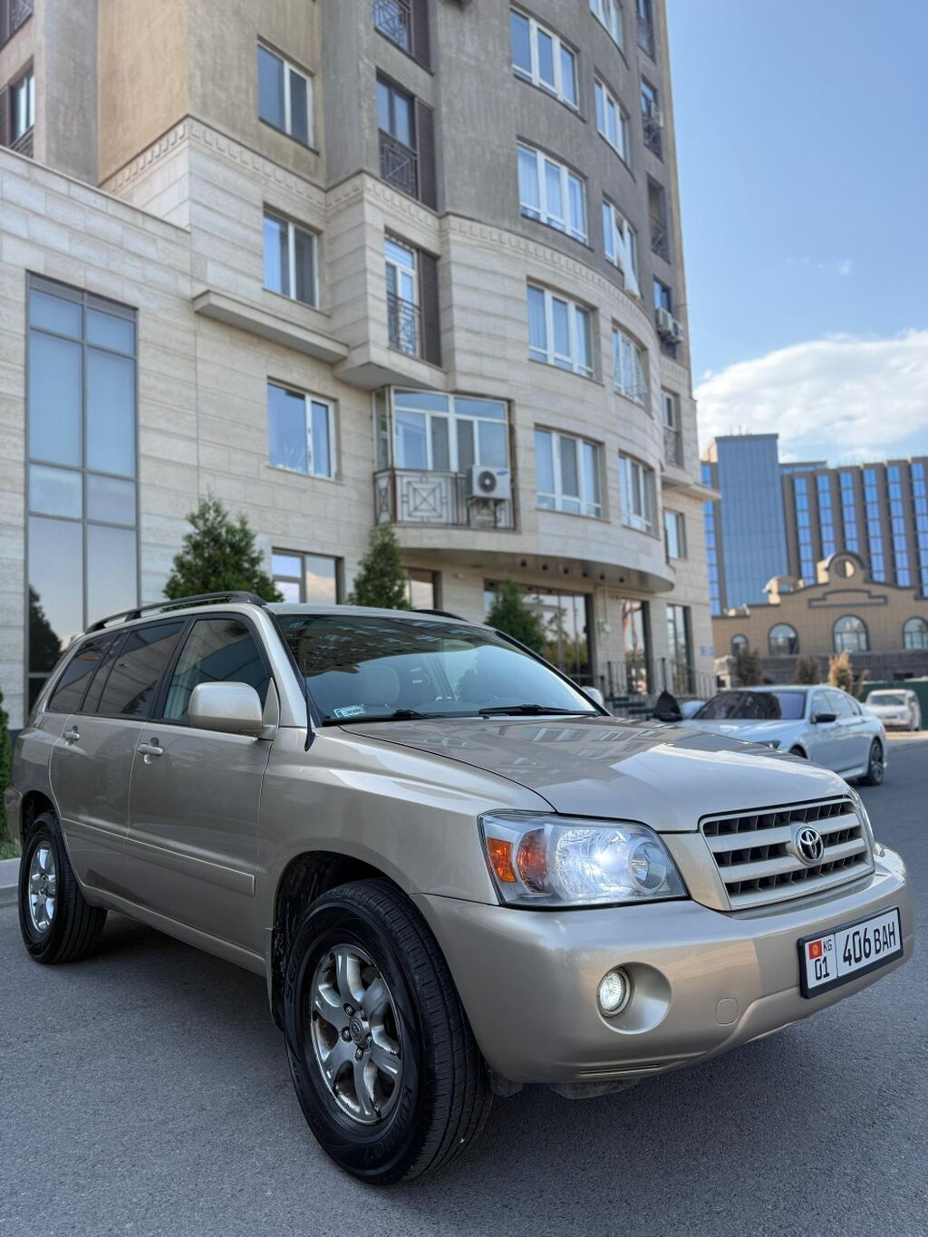 Toyota Highlander: 2005 г., 2.4 л, Автомат, Газ, Кроссовер: фото 2