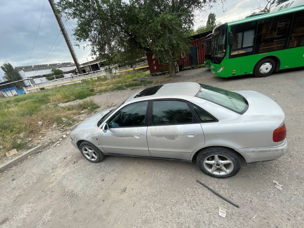 Audi A4: 1995 г., 2.6 л, Механика, Бензин, Седан: фото 7