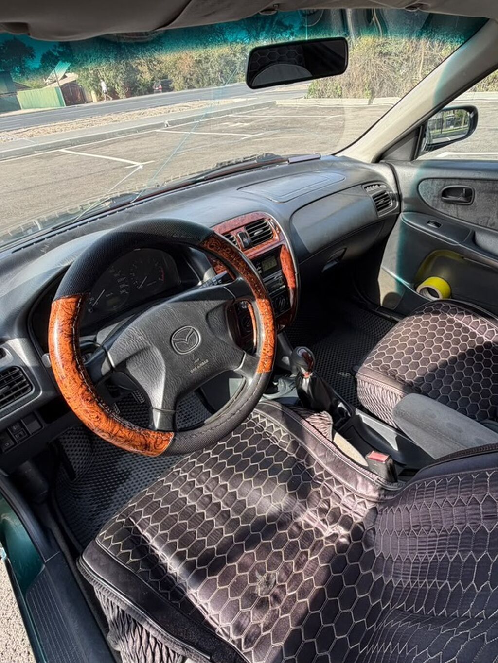 Mazda 626: 1997 г., Механика, Бензин, Седан: фото 3