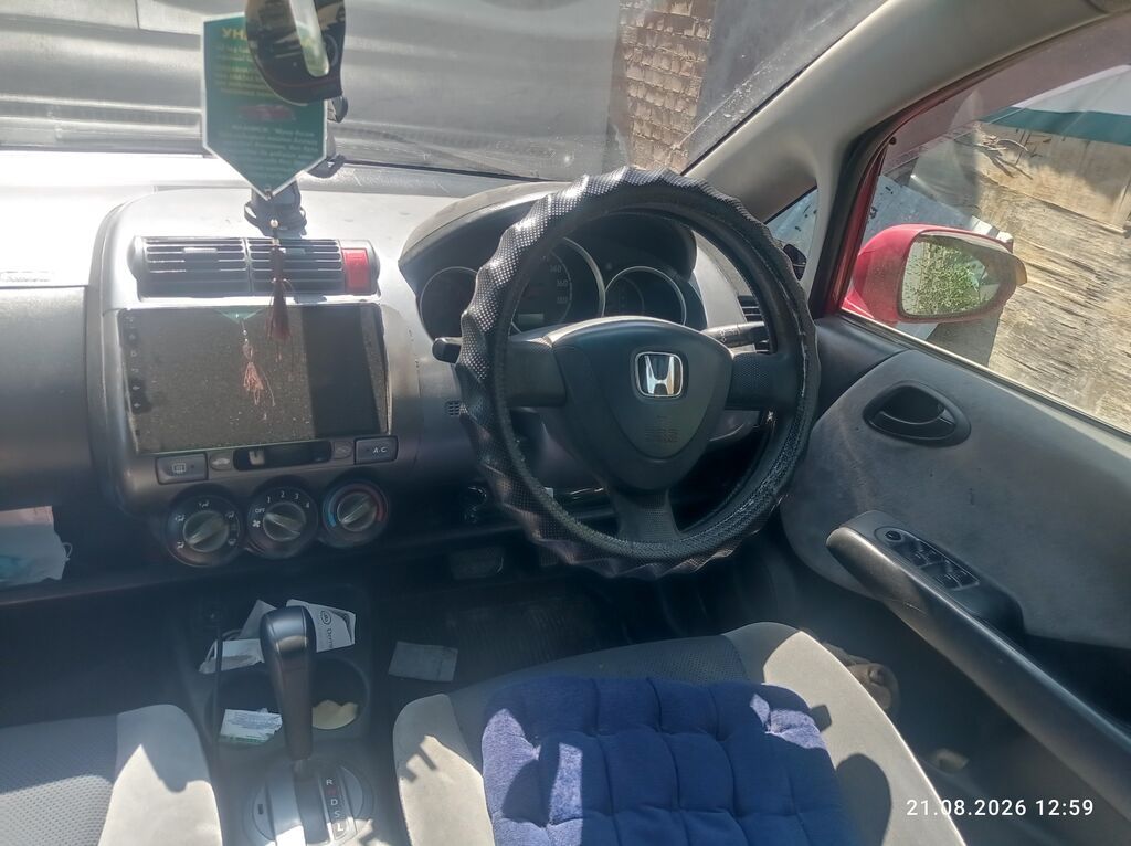 Honda Fit: 2002 г., 1.3 л, Автомат, Бензин, Хэтчбэк: фото 4