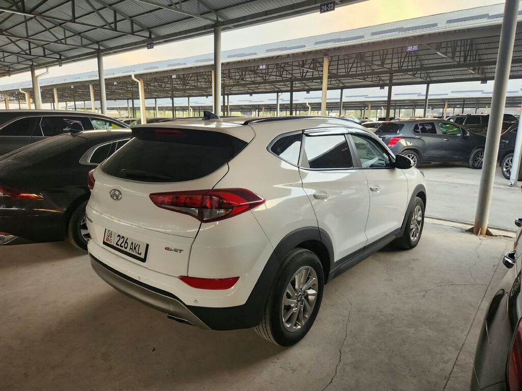 Hyundai Tucson: 2017 г., 2 л, Автомат, Бензин, Кроссовер: фото 4