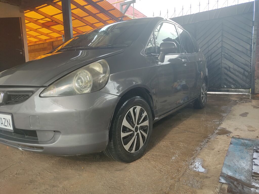 Honda Fit: 2003 г., Автомат, Бензин, Хэтчбэк — фото 3