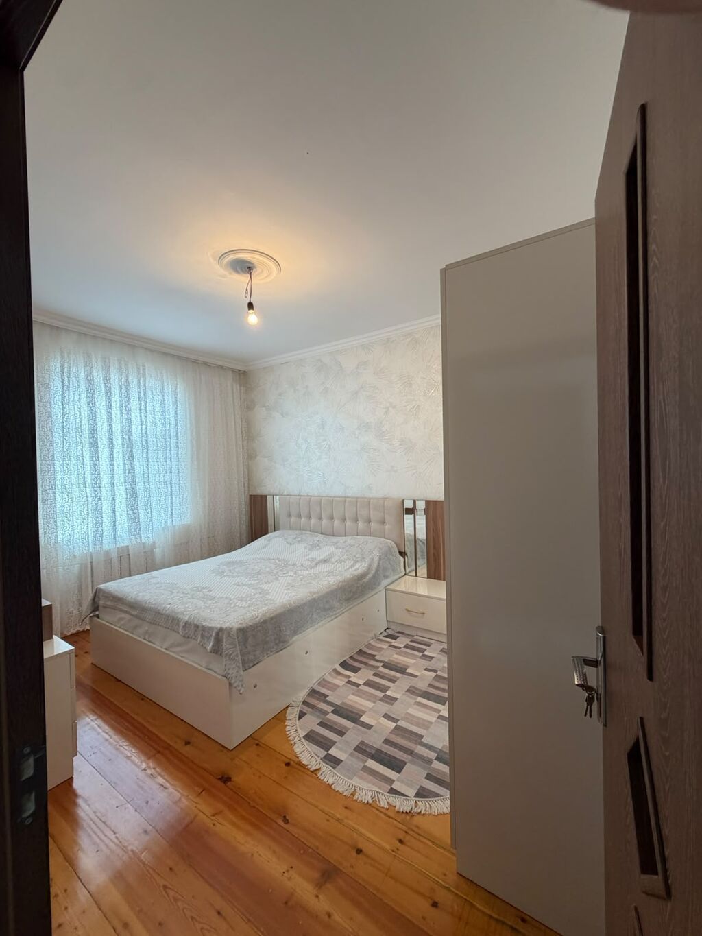 3 otaqlı, 120 kv. m, Orta təmir