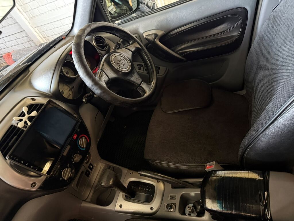Toyota RAV4: 2001 г., 2 л, Автомат, Бензин, Кроссовер: фото 2