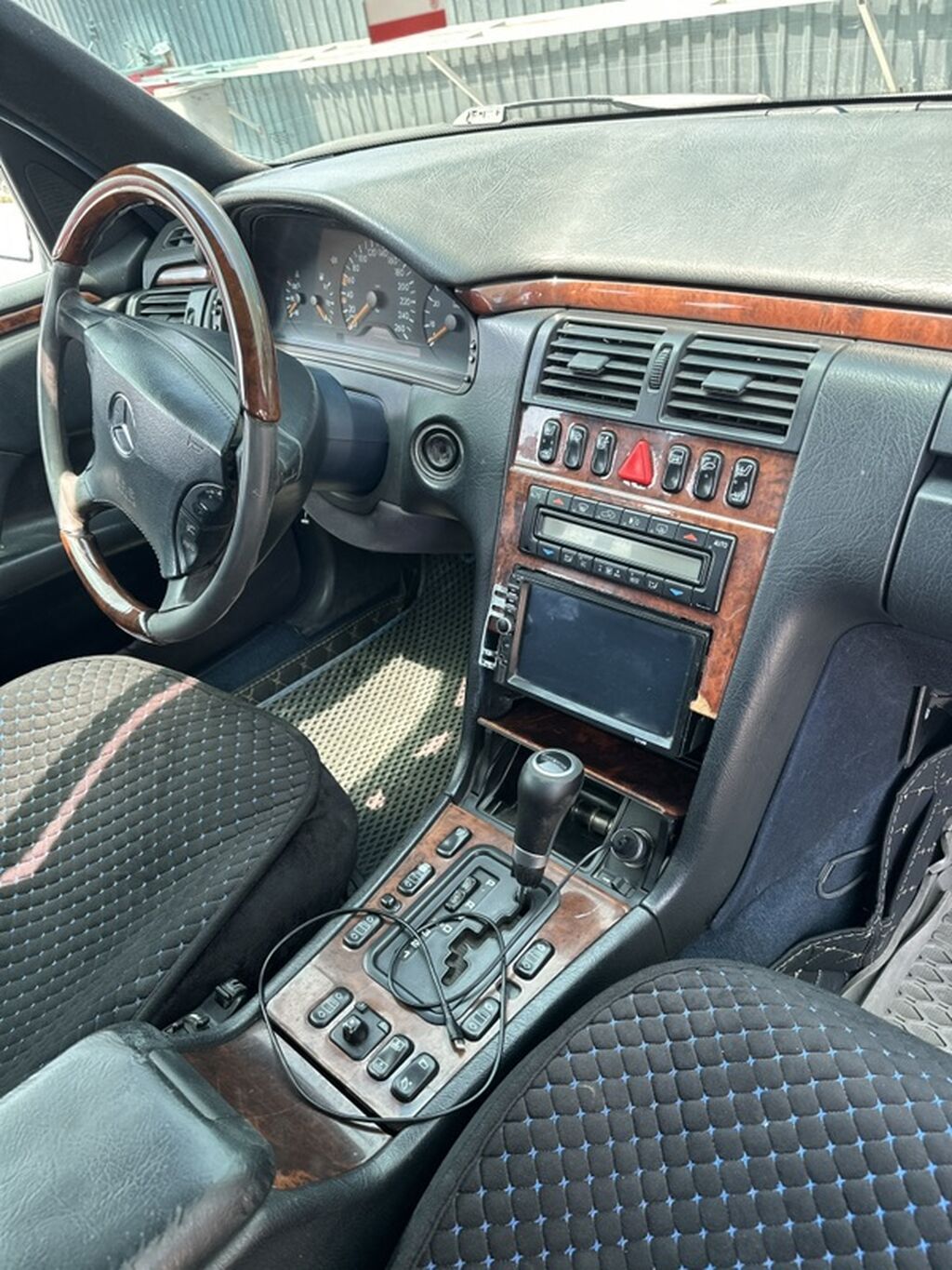 Mercedes-Benz E-Class: 1998 г., 4.3 л, Автомат, Бензин, Седан: фото 4