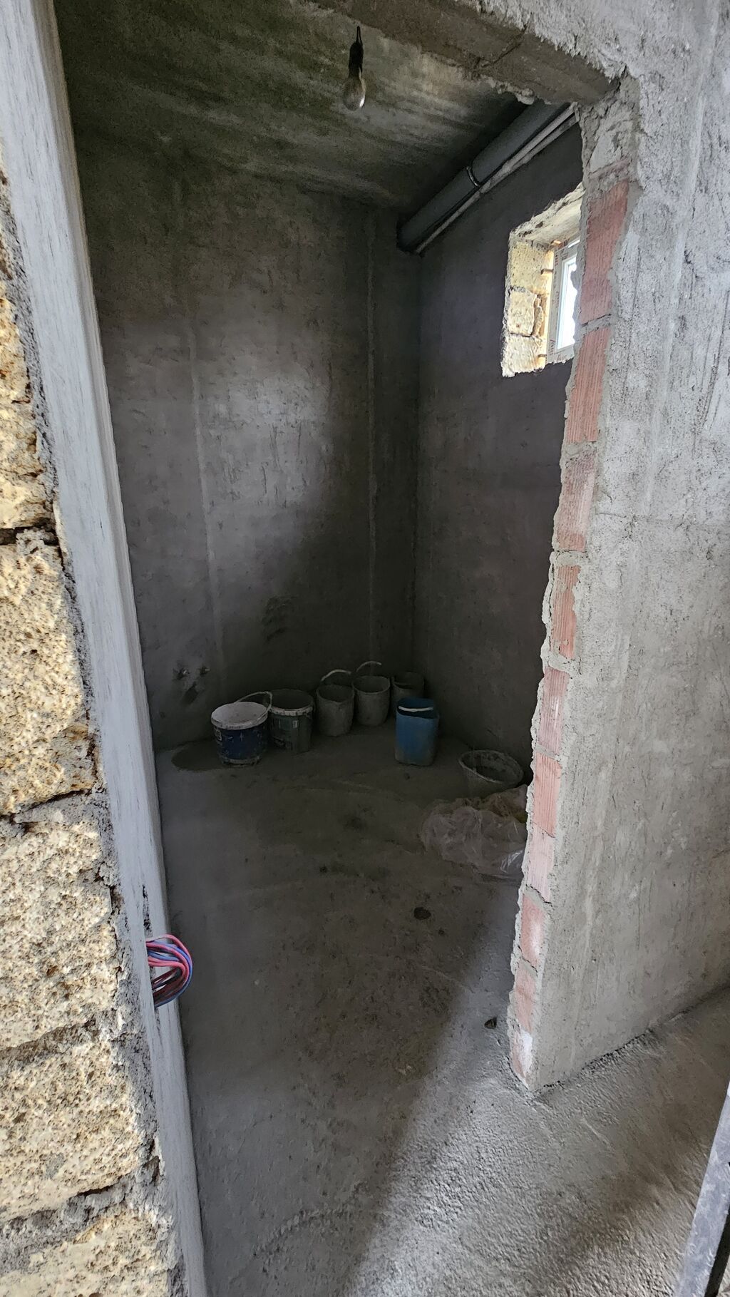 9 otaq, 299 kv. m, Təmirsiz
