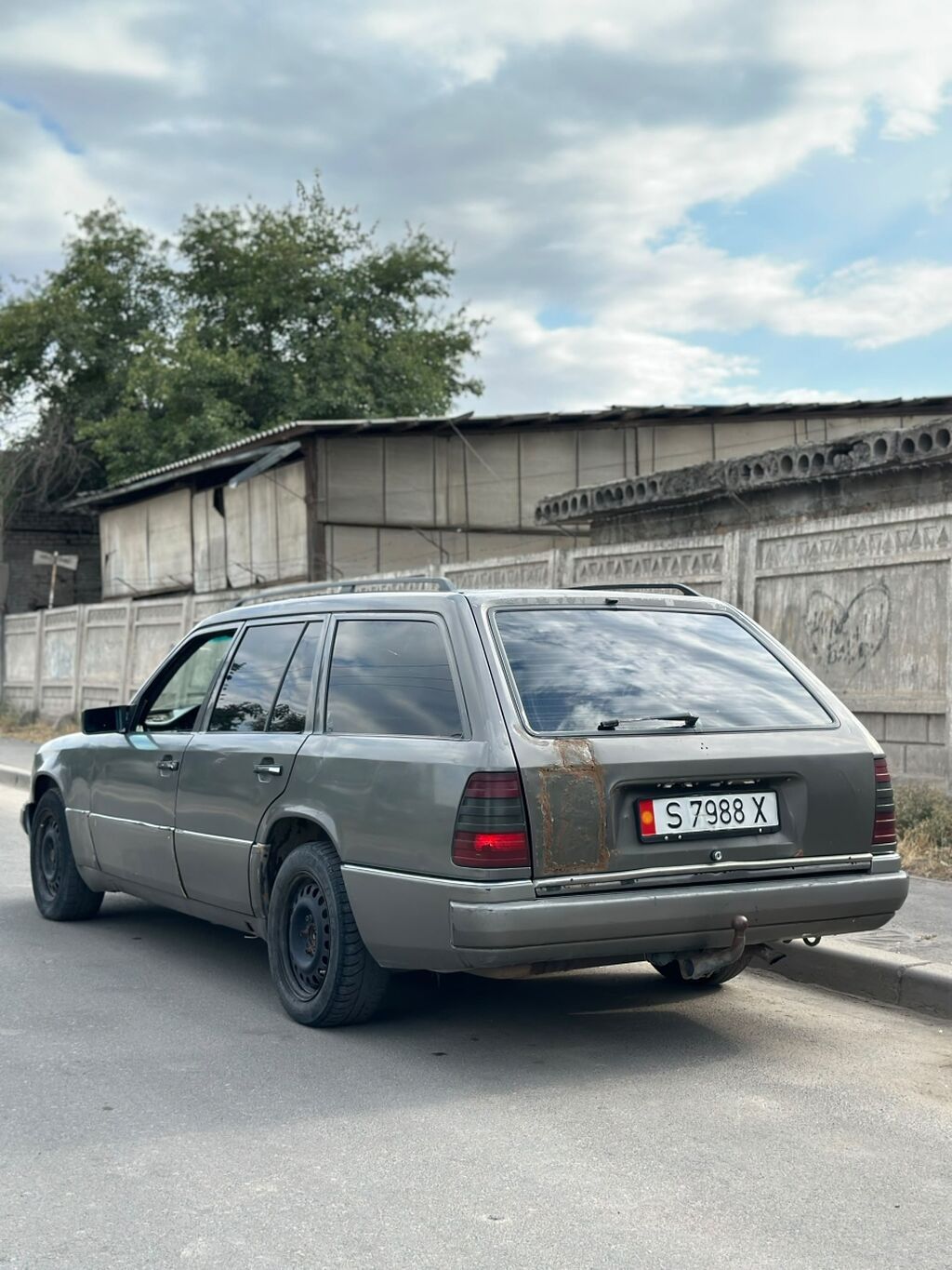 Mercedes-Benz E-Class: 1990 г., 2.3 л, Механика, Бензин, Универсал: фото 4