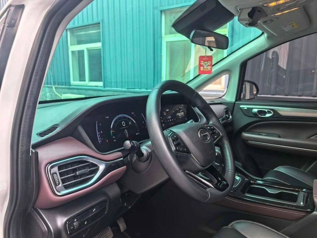 GAC (Trumpchi) M6 PRO — просторный 7-местный минивэн в белом цвете: фото 7