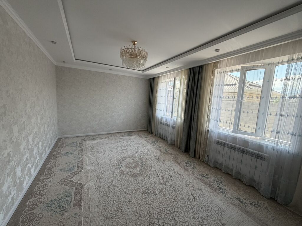 Дом с участком и крытой террасой - Кирпичный дом с просторной крытой: фото 3