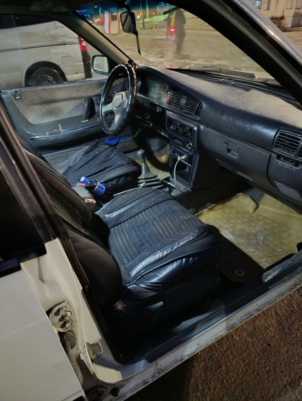 Mazda 626: 1989 г., 2 л, Механика, Бензин, Седан: фото 4