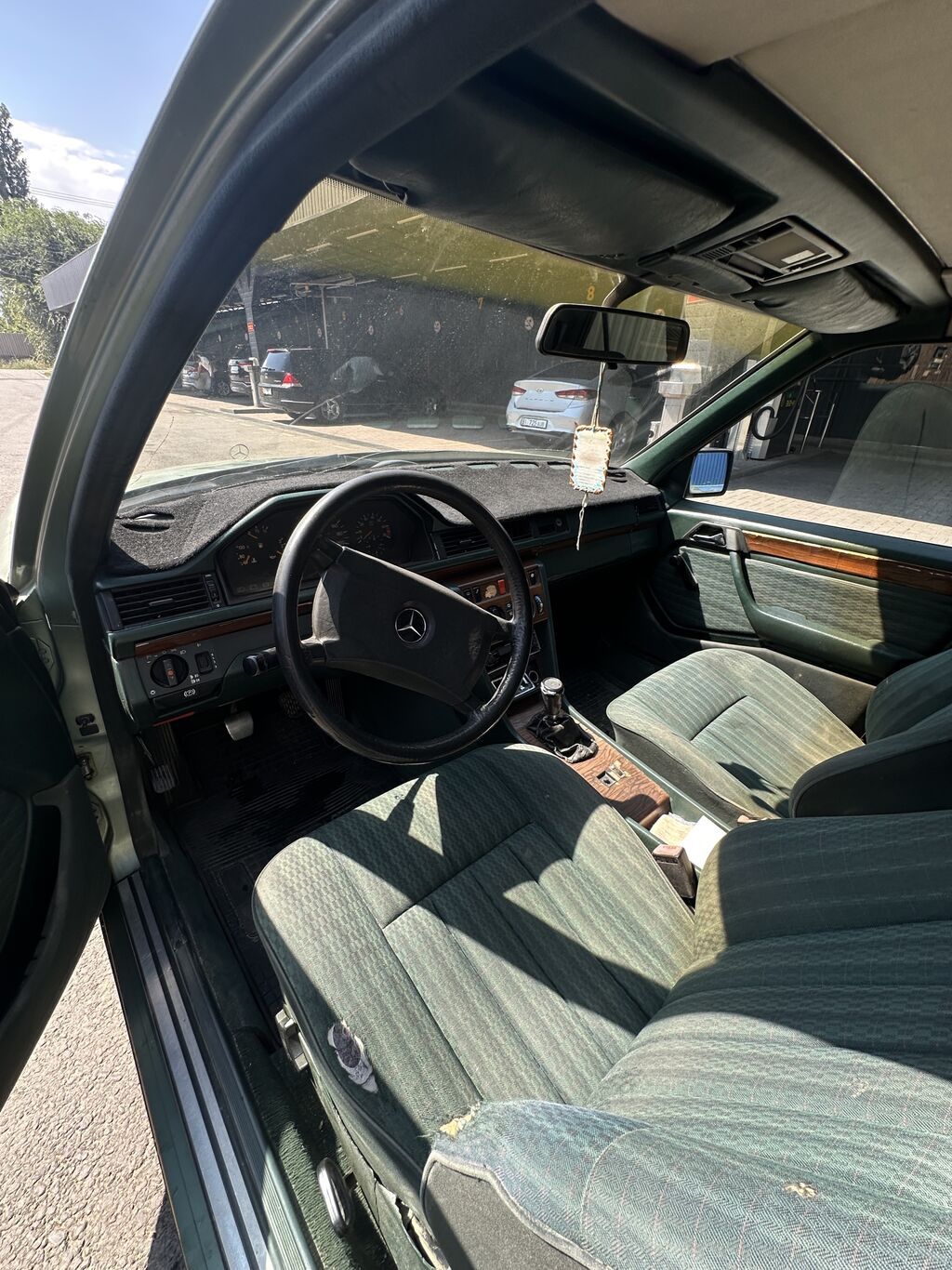 Mercedes-Benz W124: 1990 г., 2.3 л, Механика, Бензин, Седан: фото 7