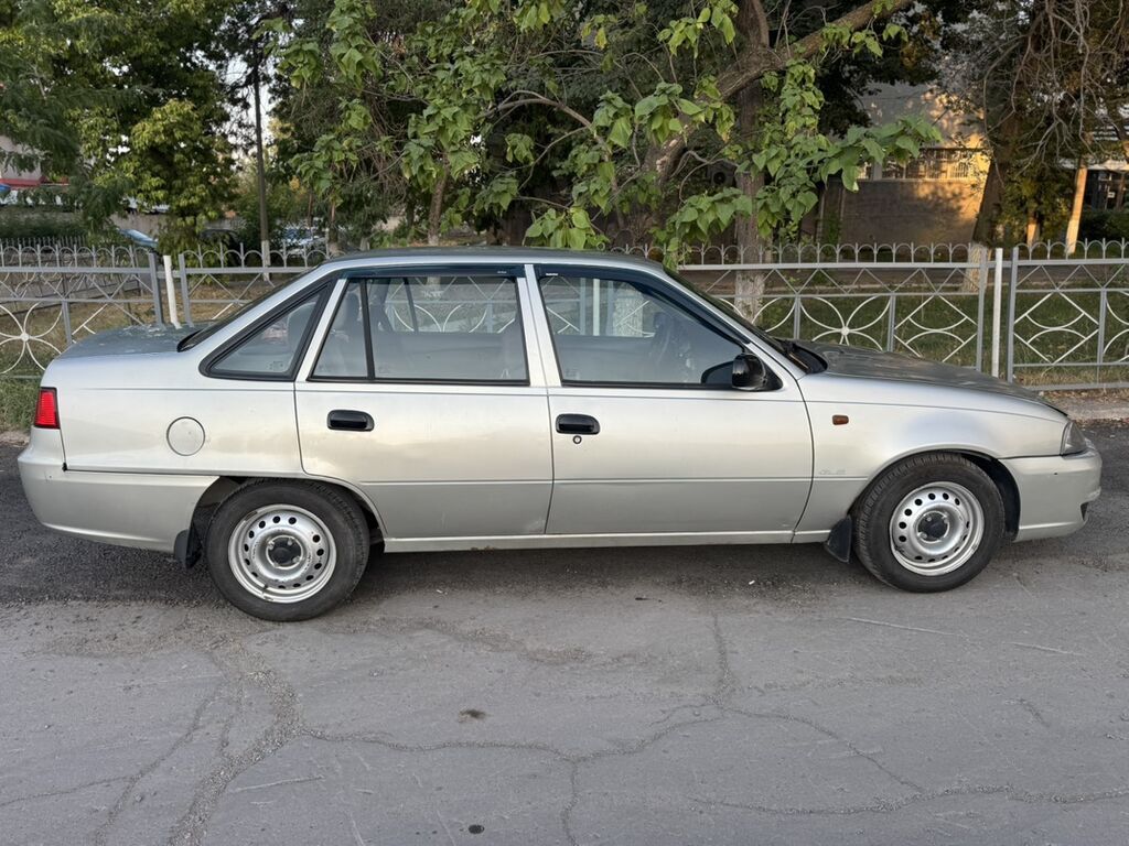 Daewoo Nexia: 2008 г., 1.6 л, Механика, Бензин, Седан: фото 2