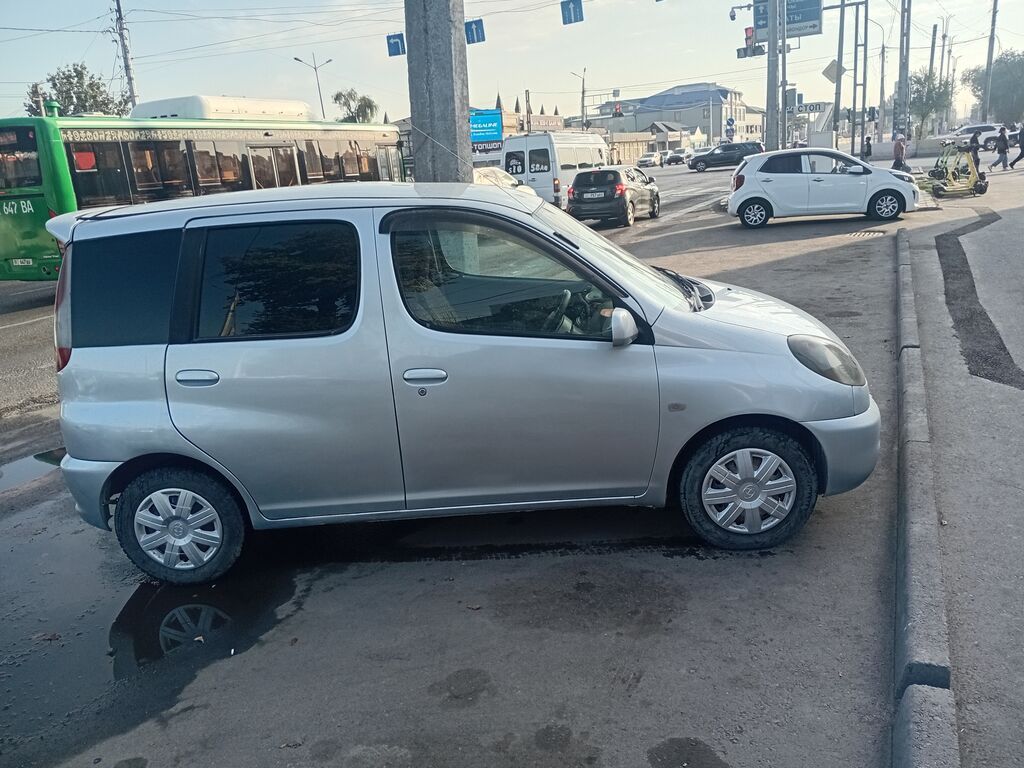 Toyota Funcargo: 2002 г., 1.3 л, Автомат: фото 4