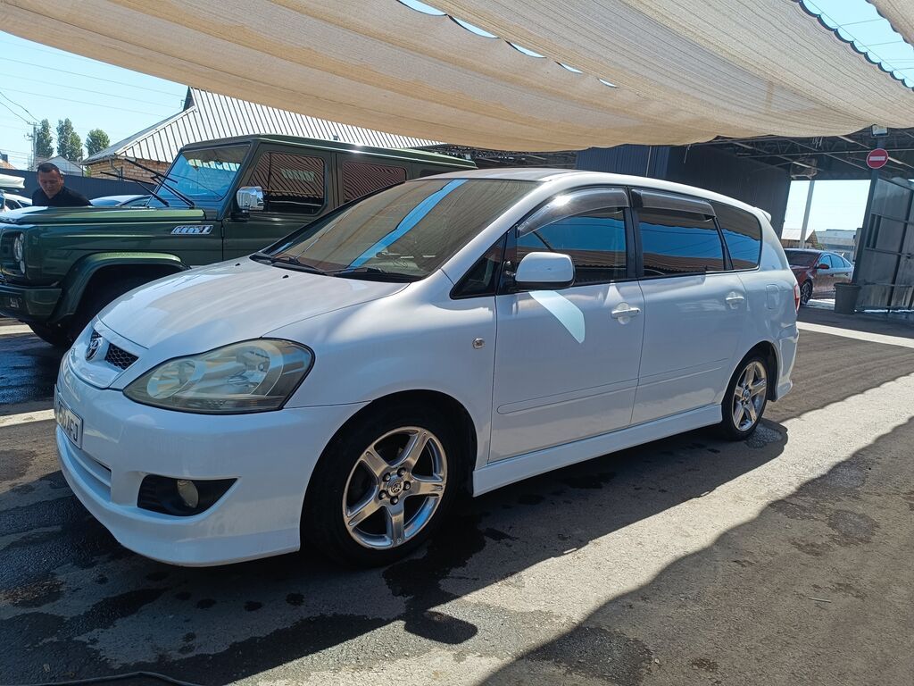 Toyota Avensis Verso: 2004 г., 2.4 л, Автомат, Газ, Минивэн: фото 8