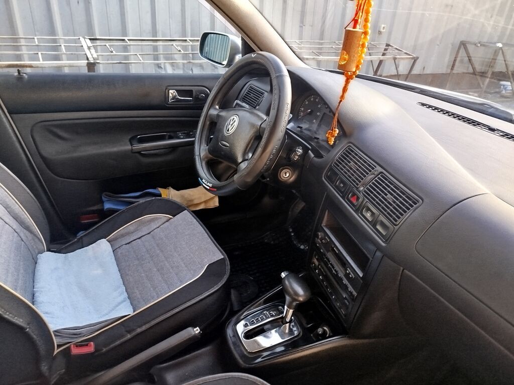 Volkswagen Golf: 2001 г., 1.6 л, Автомат, Бензин, Хэтчбэк: фото 5