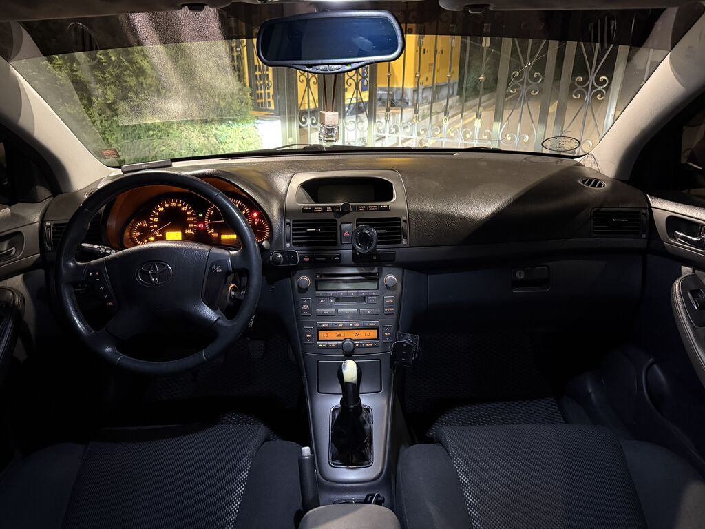 Toyota Avensis: 2003 г., 1.8 л, Механика, Бензин, Седан: фото 6