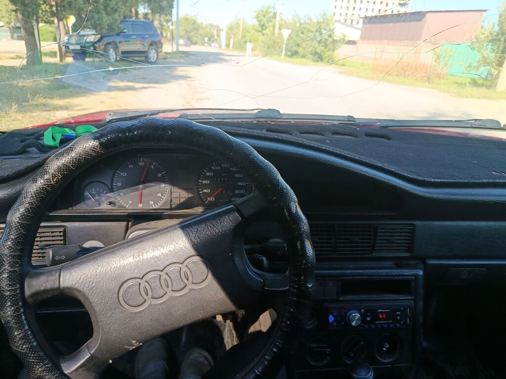 Audi 80: 1989 г., 1.8 л, Механика, Бензин, Седан: фото 4